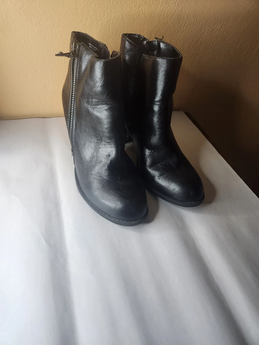 Diba Black Leather Ankle Booties with Side Zip